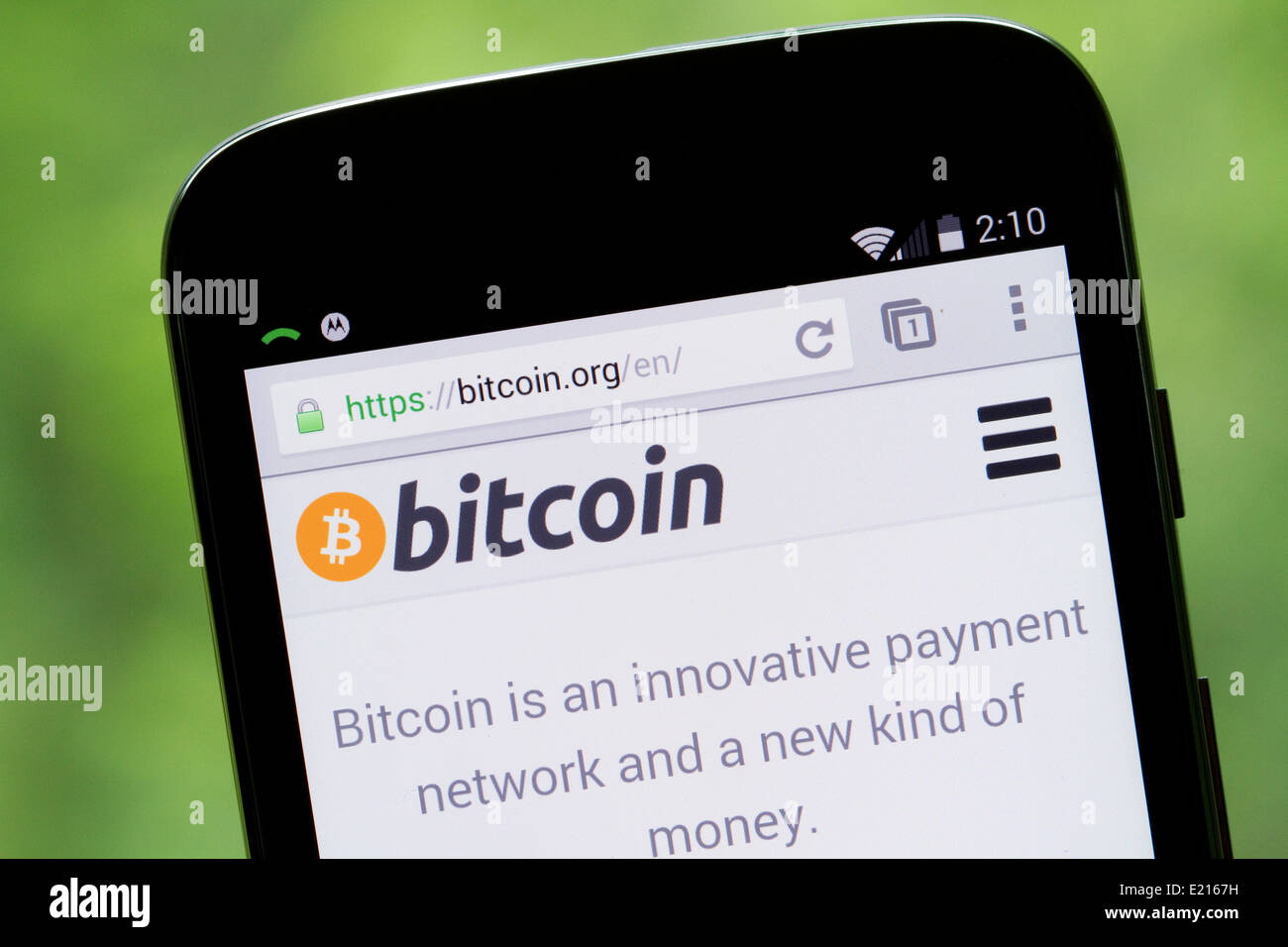 Bitcoin cyber Währung Website angezeigt auf dem Bildschirm eines Motorola Moto G Handy, Mobiltelefon. Stockfoto