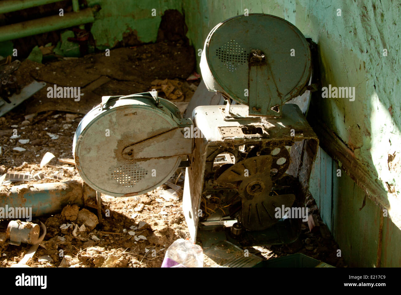 alte Film Projektor verlassenen Haus Sonne Hütte Stockfoto