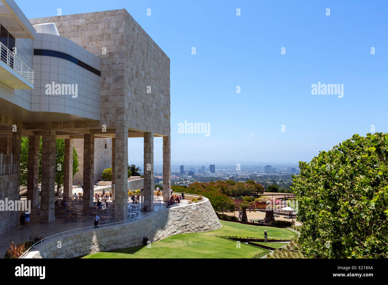 Das Getty Center Museumskomplex auf einem Hügel über der Stadt von Los Angeles, Brentwood, Los Angeles, Kalifornien, USA Stockfoto