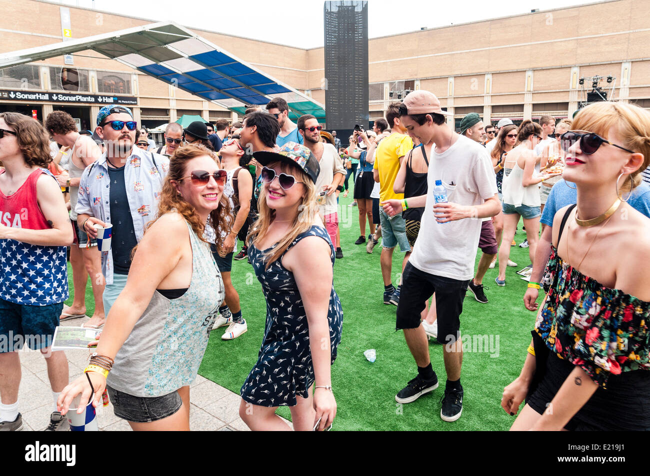 Sonar-2014. Die Zuschauer genießen das Konzert der kanadischen DJ Ryan Hemsworth Stockfoto