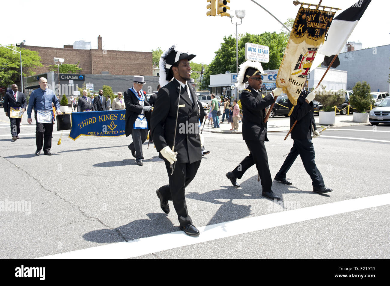 Freimaurer März in The Kings County Memorial Day Parade in der Bay Ridge Abschnitt von Brooklyn, NY, 26. Mai 2014. Stockfoto