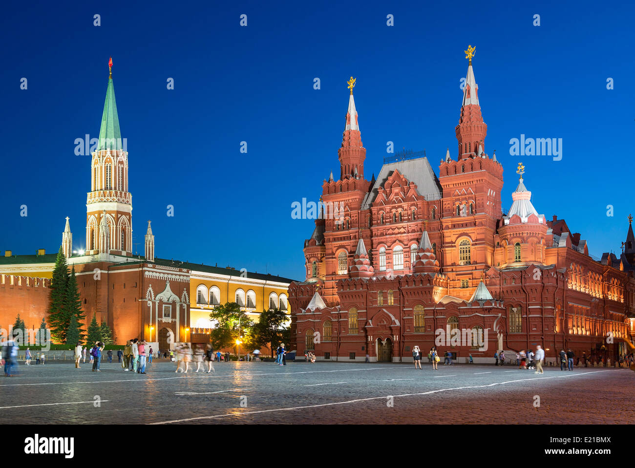 Russland, Moskau, Roter Platz und Staatliches Historisches Museum in der Abenddämmerung Stockfoto