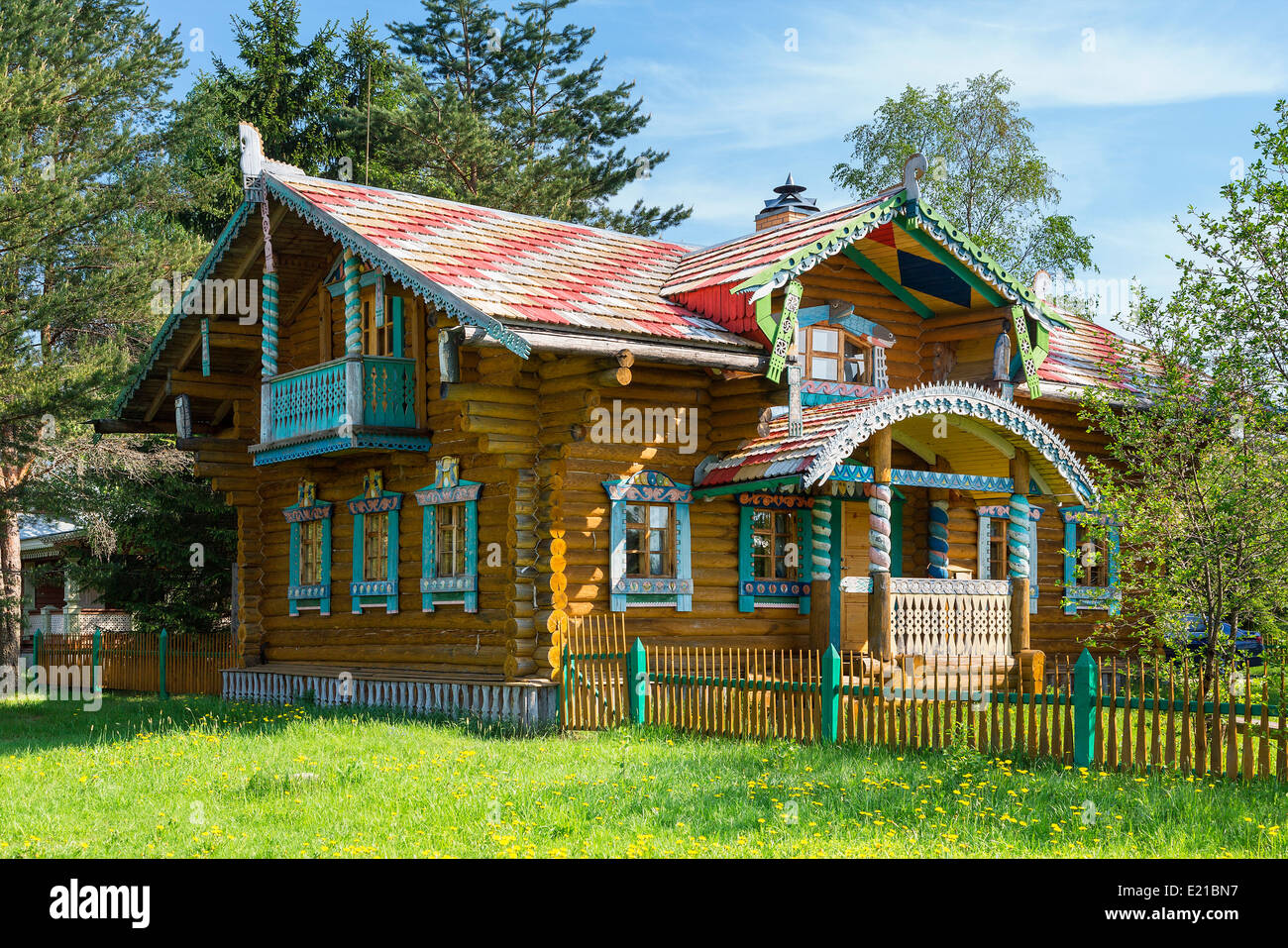 Russland, traditionelles Haus in Mandrogy Dorf Stockfoto