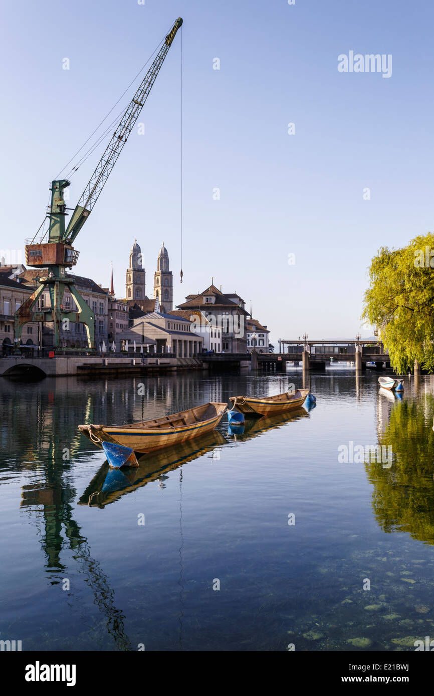 Zürich, die Limmat mit Hafenkran, Schweiz. Stockfoto Zürich, die Limmat mit Hafenkran, Schweiz. Stockfoto