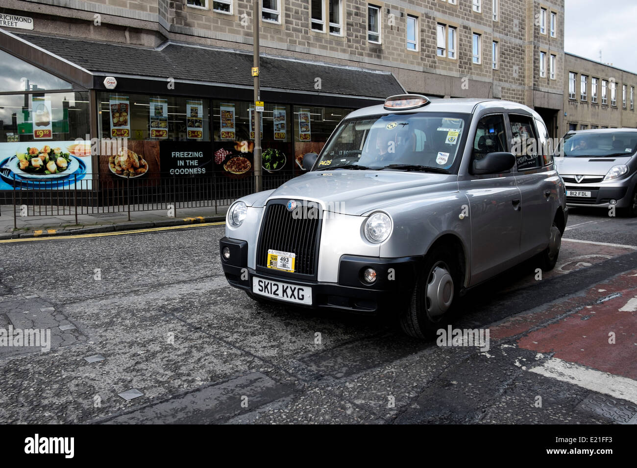 Ein Taxi in Edinburgh, Schottland Stockfoto
