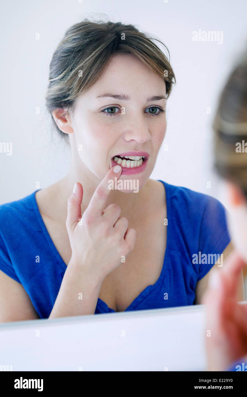 Frau mit Zahnschmerzen Stockfoto
