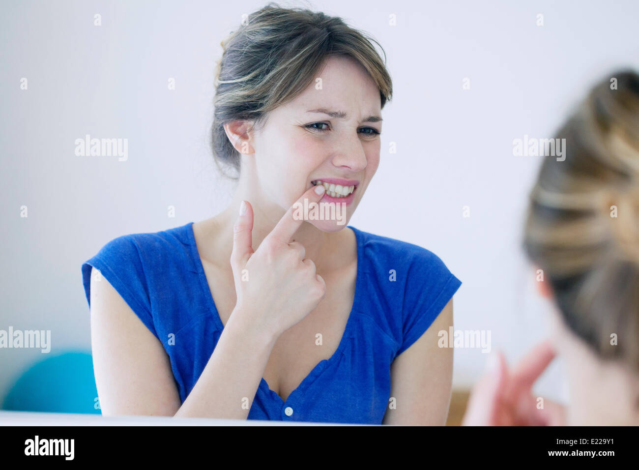 Frau mit Zahnschmerzen Stockfoto