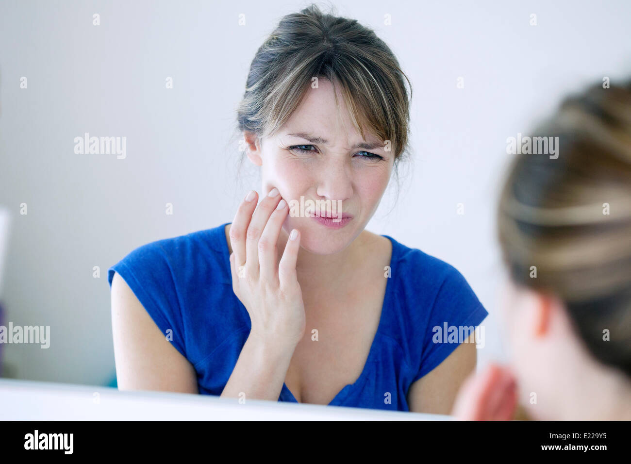 Frau mit Zahnschmerzen Stockfoto