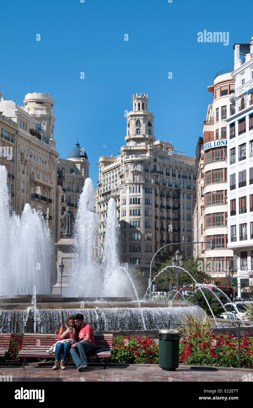 Valencia, Spanien (Brunnen) Stadtzentrum Plaza del Ayuntamiento quadratisch Stockfoto