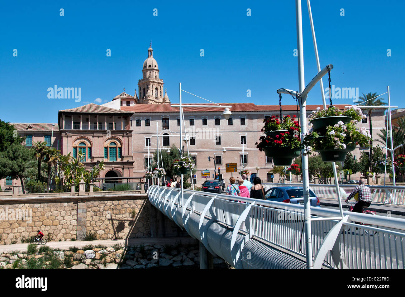 Murcia Spanien Spanisch (Paseo Teniente Flomista) Stadtzentrum Rio Segura Stockfoto