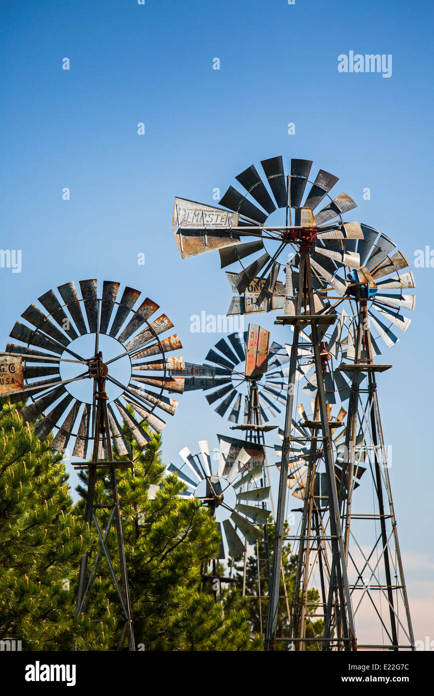 Bowman, North Dakota - Vintage Windmühlen. Stockfoto
