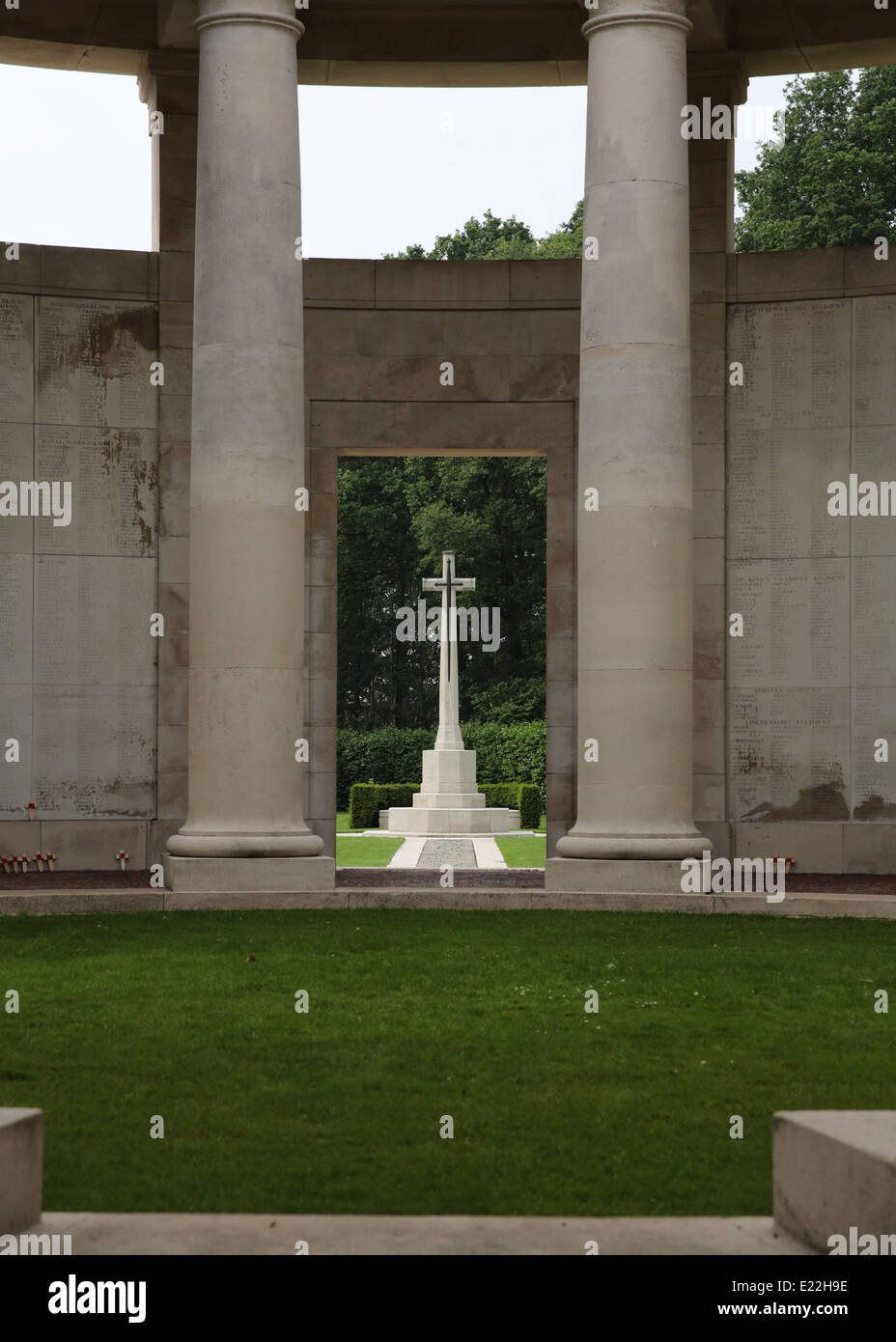 Kreuz des Opfers und der Gräber am Ploegsteert Denkmal auf die fehlende am Hyde Park Corner, in der Nähe von Ypern, Belgien Stockfoto