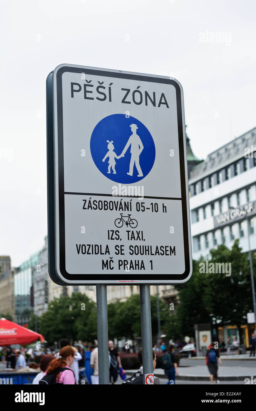 Verkehrszeichen in Prag, Tschechien. Stockfoto