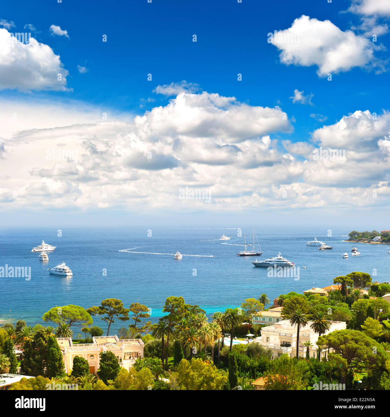 Blick auf Luxus-Resort und Bucht der Cote d ' Azur in der Nähe von Nizza und Monaco. Villefranche, Côte d ' Azur Stockfoto