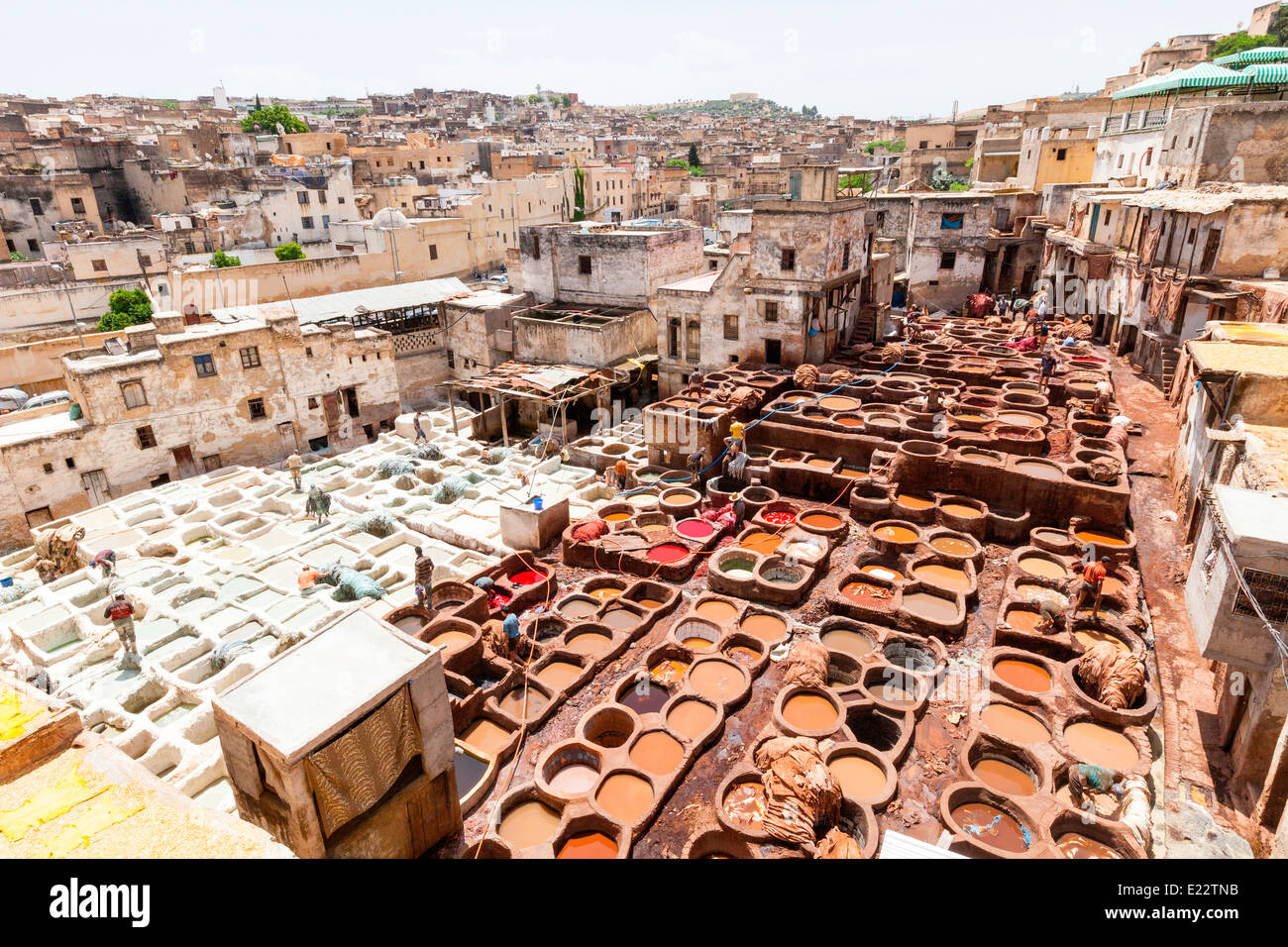 Blick auf die Gerbereien in Fes, Marokko. Stockfoto