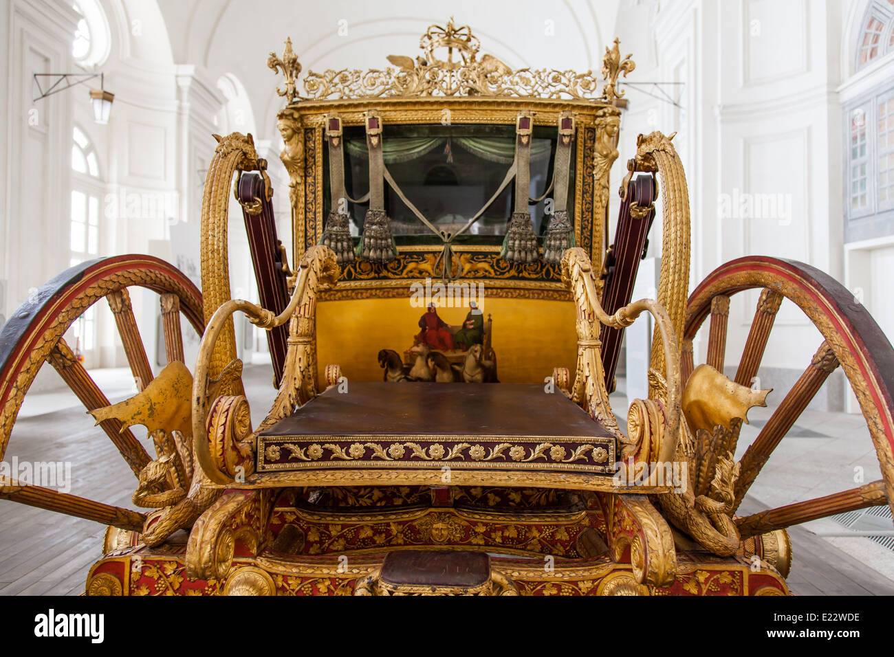 Italien. Alten Trainer auf Luxus-Palast-Hintergrund. Stockfoto