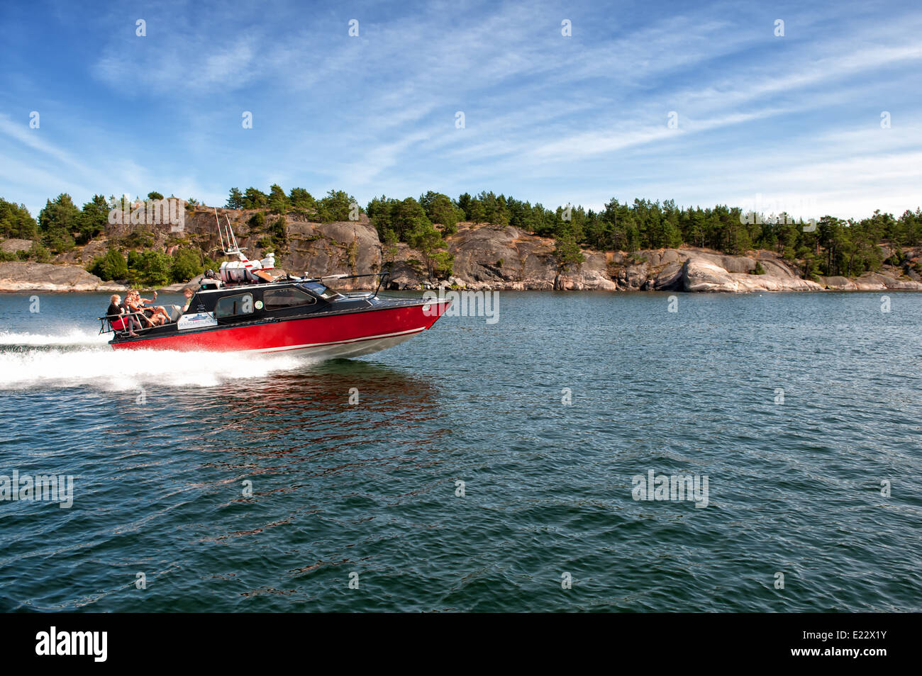 Sommer in Schweden - Motorboot Fahrten durch den Archipel von Gryt. Stockfoto