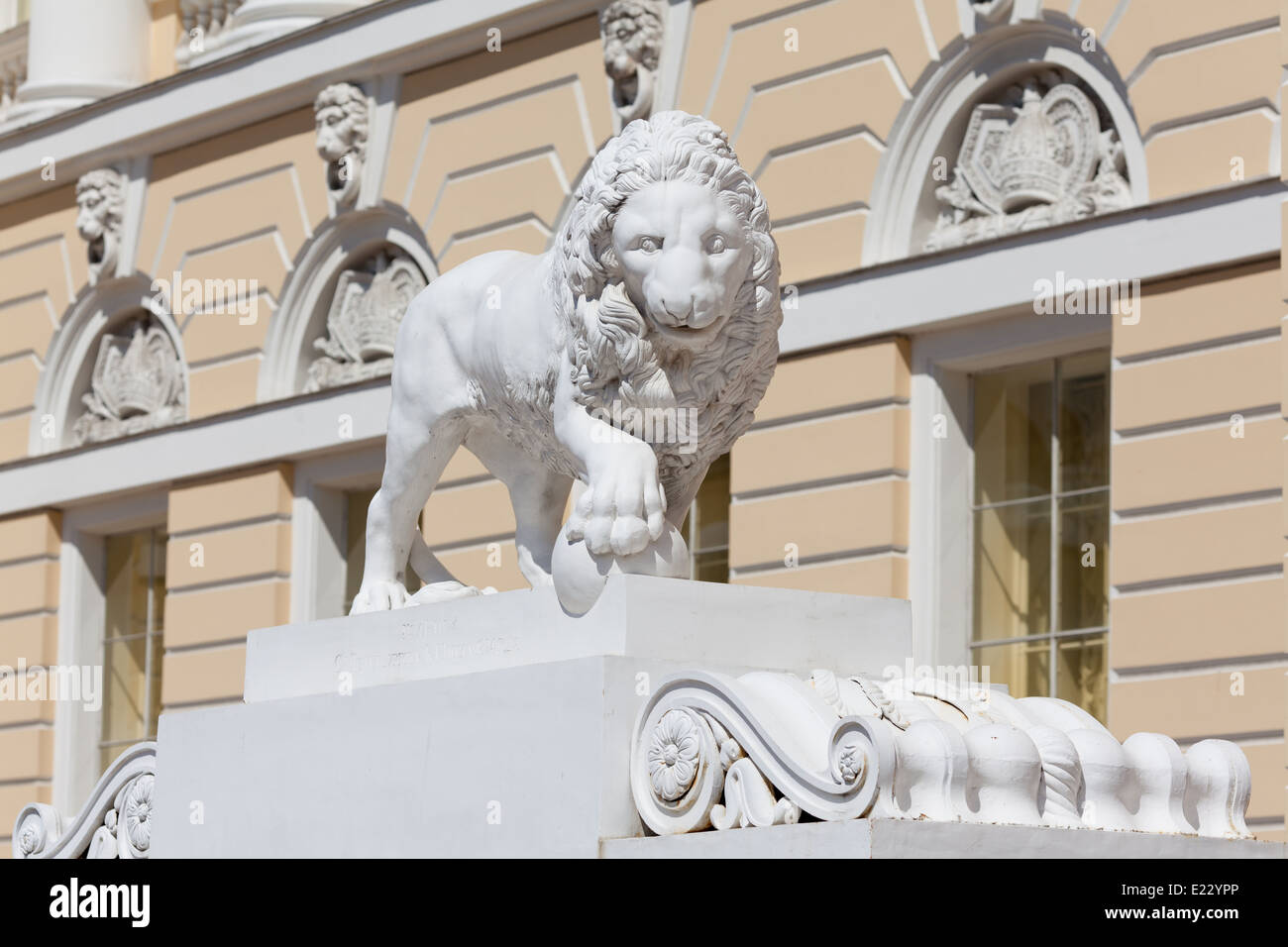 Leo weiß, Dekor Element russischen Museum in St. Petersburg Stockfoto