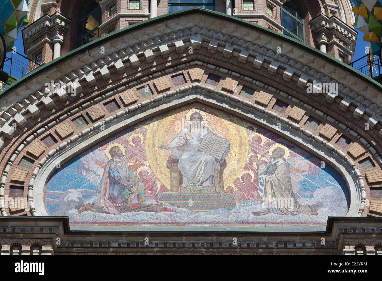 Mosaik, Christus in Herrlichkeit auf die südliche Fassade der Kirche des Erlösers auf Auferstehungskirche, von der Skizze N.A.Kosheleva (1840-1918). Stockfoto