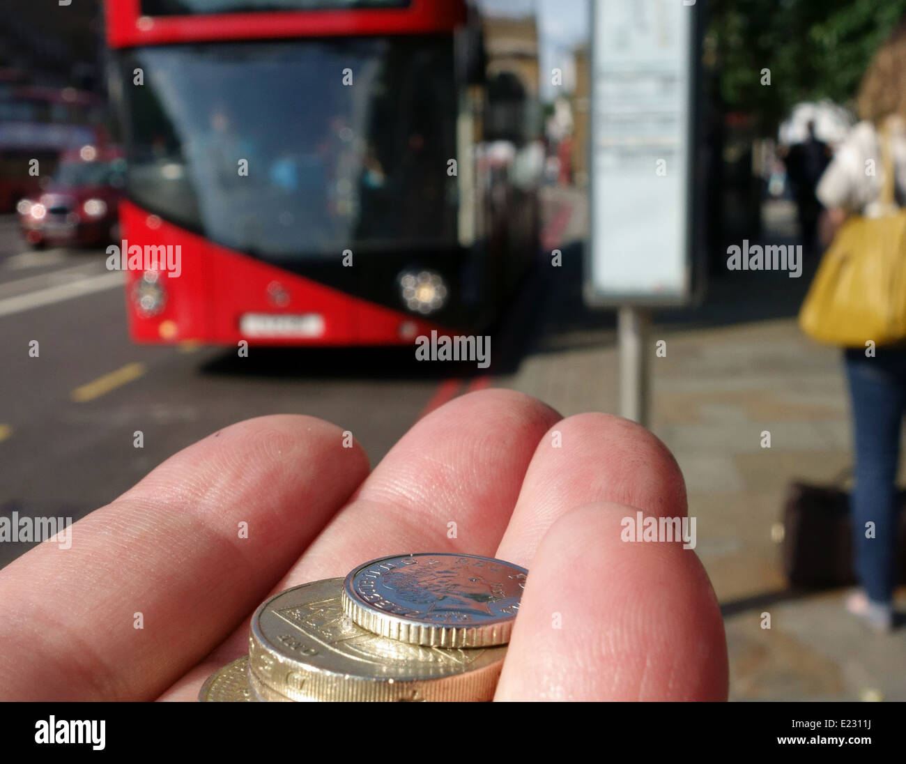 Londoner Busse die Einnahme von Bargeld für Preise ab 6. Juli 2014, London Stockfoto