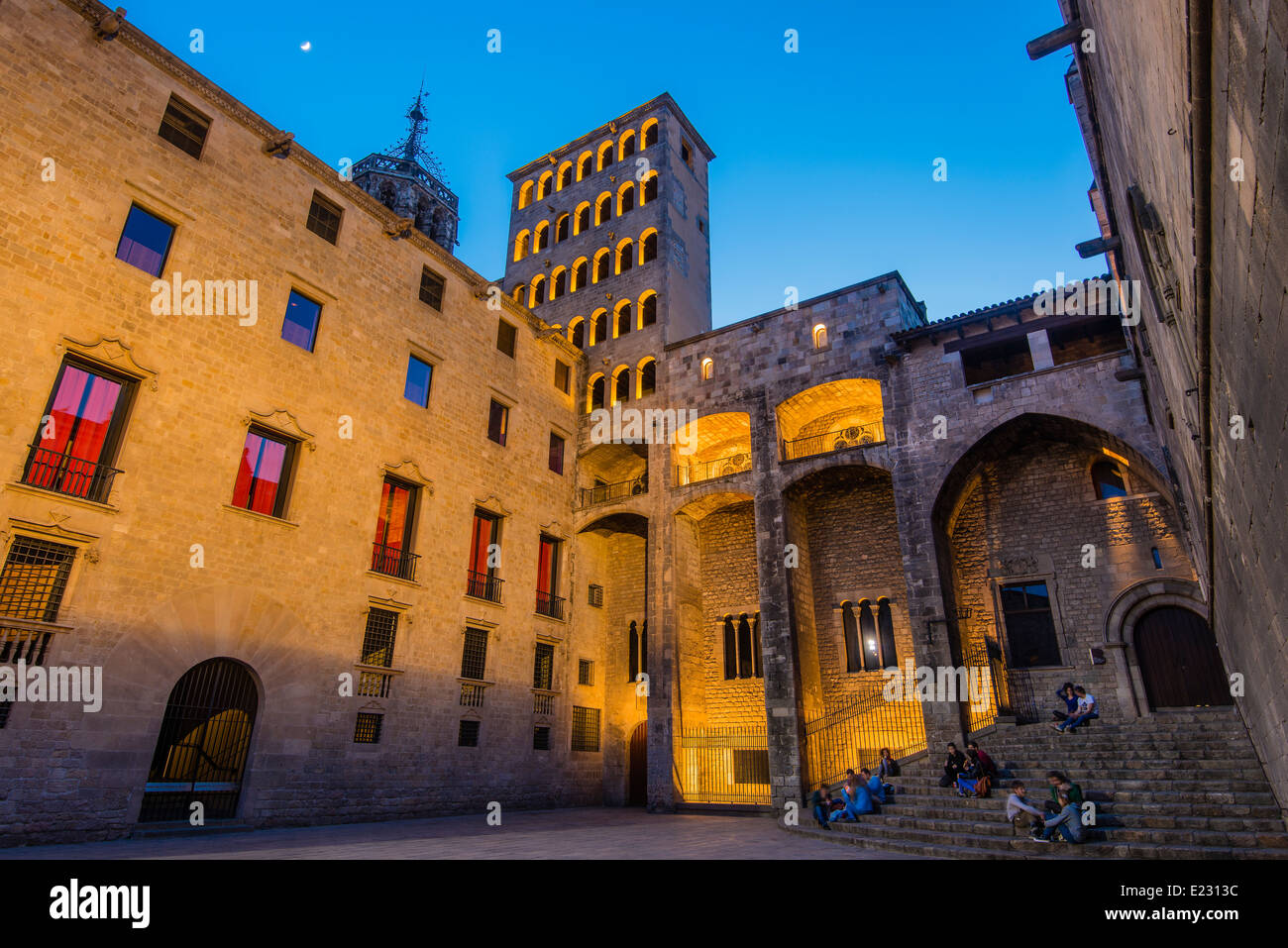 Palau Reial Major und Mirador del Rei Martí mittelalterlichen Turm, Plaza del Rey oder Placa del Rei, Barcelona, Katalonien, Spanien Stockfoto