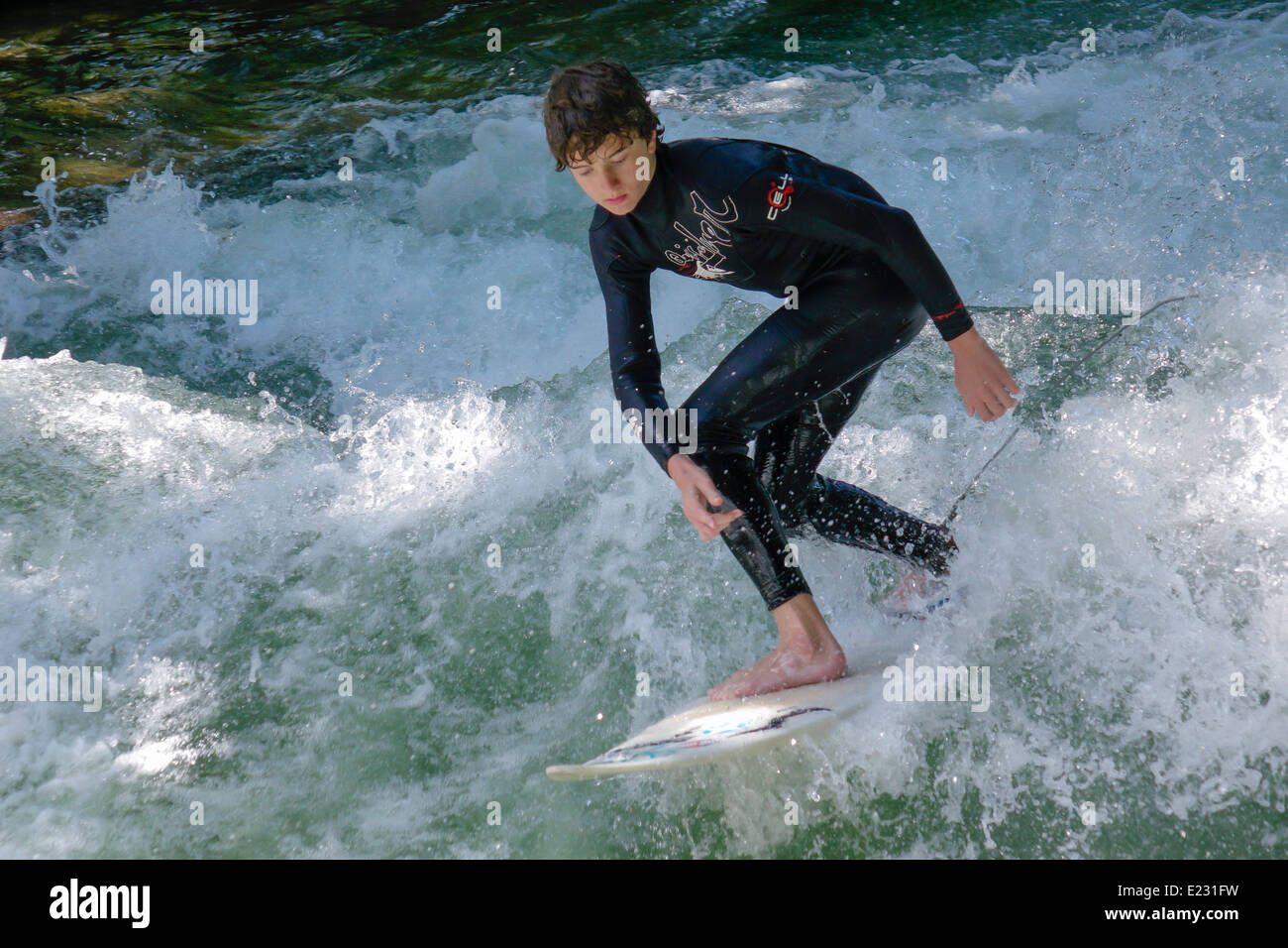 Eisbach welle Fotos und Bildmaterial in hoher Auflösung Alamy