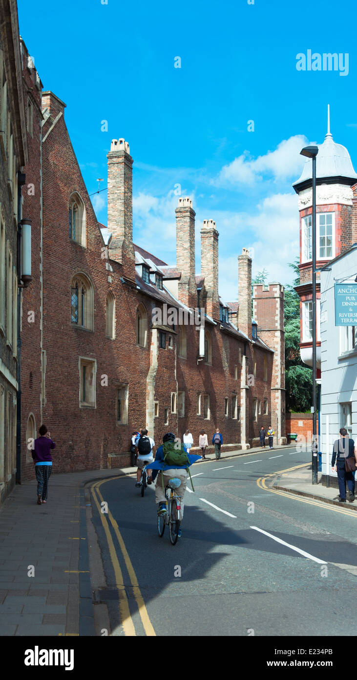 Cambridge Street mit Radfahrer und Touristen, UK Stockfoto