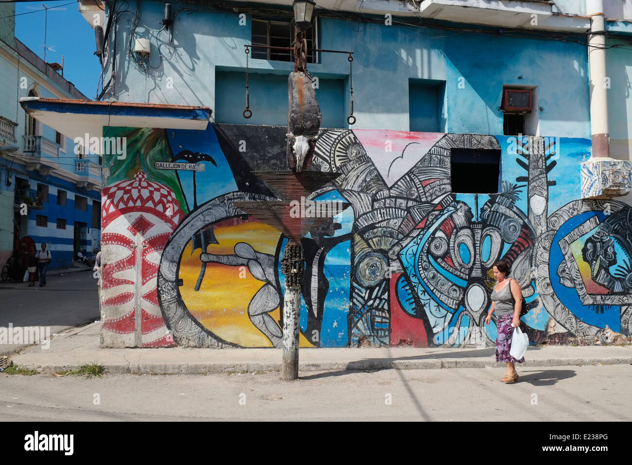 Wandbilder gemalt auf einem Gebäude in der Callejón de Hamel, zentralen Havanna, Kuba. Stockfoto