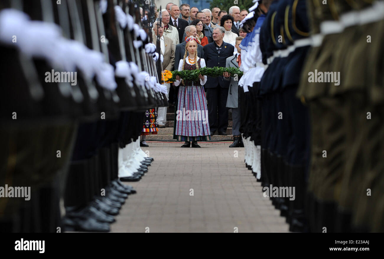 Vilnius, Litauen. 14. Juni 2014. Das Gedenken an den Tag der Trauer und der Hoffnung ist am 14. Juni 2014 in Vilnius statt. Litauische Gesellschaft markiert die Day of Mourning und Hoffnung, und der Tag der Besetzung und Völkermord am Samstag. Über 30.000 Menschen aus Litauen nach Sibirien von den sowjetischen Behörden vor 73 Jahren deportiert. Dies war die erste Welle der sowjetischen Massendeportationen in Litauen. Bildnachweis: Alfredas Pliadis/Xinhua/Alamy Live-Nachrichten Stockfoto