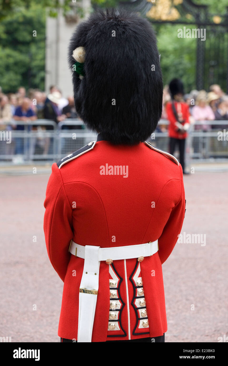 Gardisten auf der Mall für die Trooping die Farbe der Queens-Geburtstag in London Stockfoto