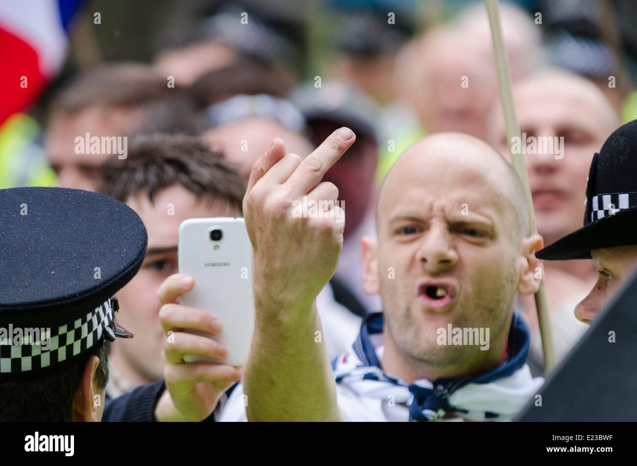 Nord-London, UK. 14. Juni 2014. South East Allianz Nationalist Protest gegen die Muslim-Bruderschaft in North London Credit: Guy Corbishley/Alamy Live News Stockfoto