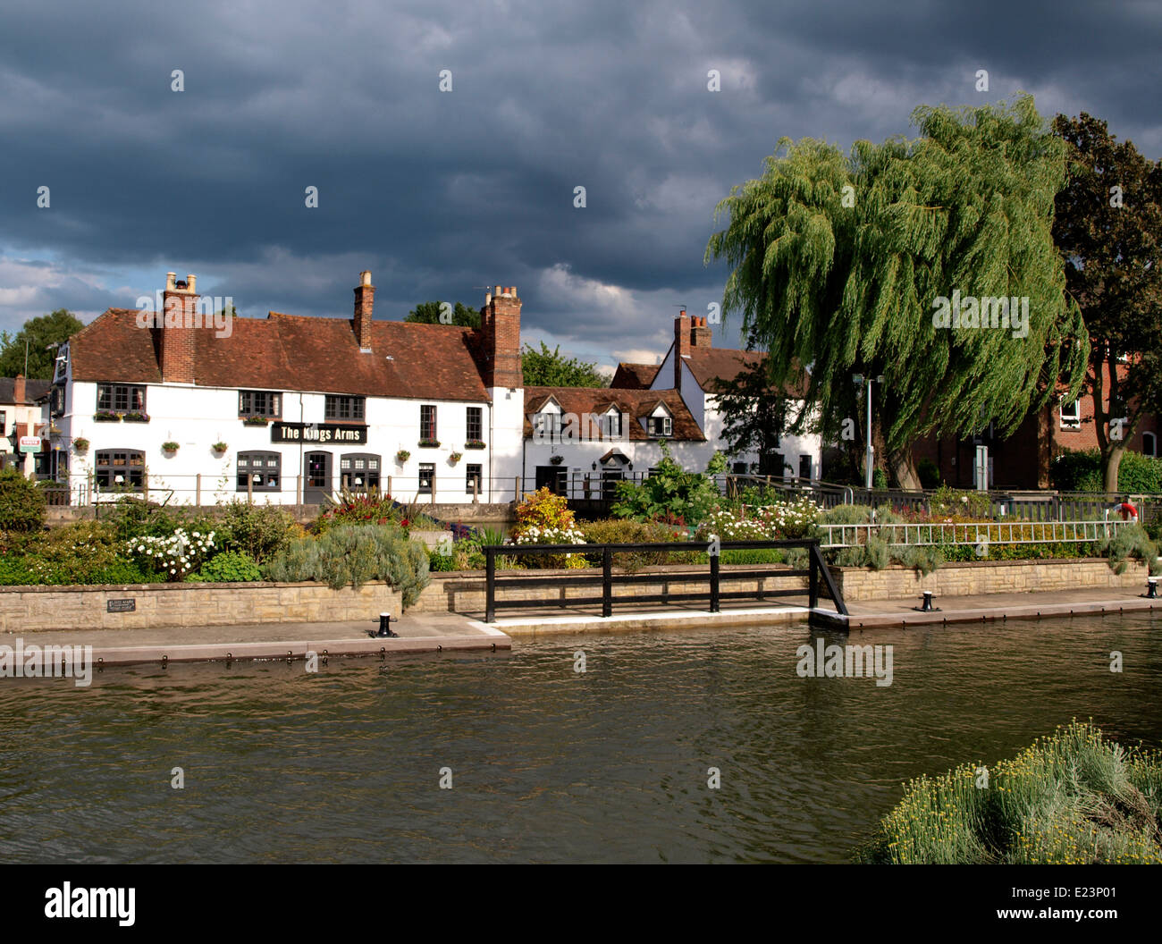 Riverside Pub an der Themse, The Kings Arms, Sandford-on-Thames, Oxford, UK Stockfoto