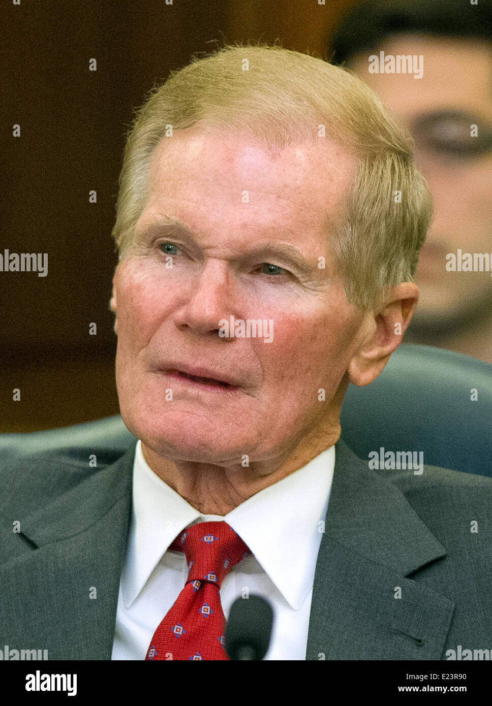 US-Senator Bill Nelson (Demokrat von Florida) hört auf Mittwoch, 11. Juni 2014 Aussage vor dem US-Senatsausschuss für Handel, Wissenschaft und Verkehr über mehrere Nominierungen auf dem Capitol Hill in Washington, DC. Bildnachweis: Ron Sachs / CNP - kein Draht-SERVICE Stockfoto