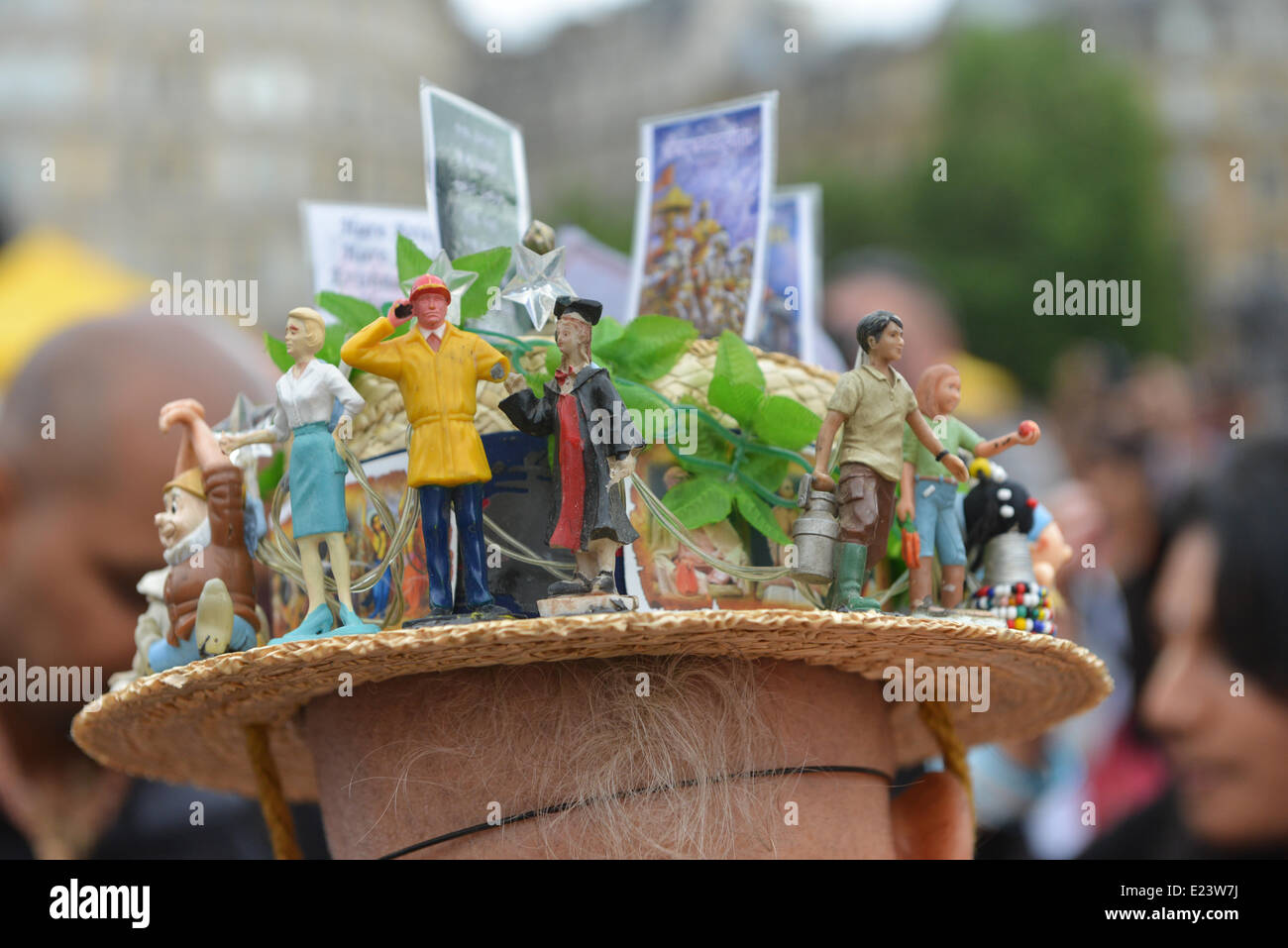 Trafalgar Square, London, UK. 15. Juni 2014. Ein Detail von einem Anhänger Hut auf dem Trafalgar Square während der Hare-Krishna-Rathayatra Festival. Bildnachweis: Matthew Chattle/Alamy Live-Nachrichten Stockfoto