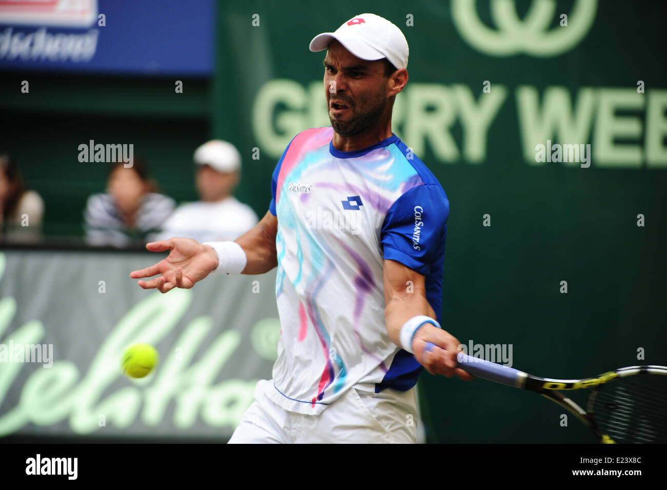 Halle (Westfalen), Deutschland. 15. Juni 2014. 7 Mal Wimbledon-Champion Roger Federer gewinnt seinen 7. Titel bei den Gerry Weber Open, besiegte die Welt Nummer 69 Alejandro Falla aus Kolumbien, 7:6 7:6. Foto: Miroslav Dakov / Alamy Live News Stockfoto