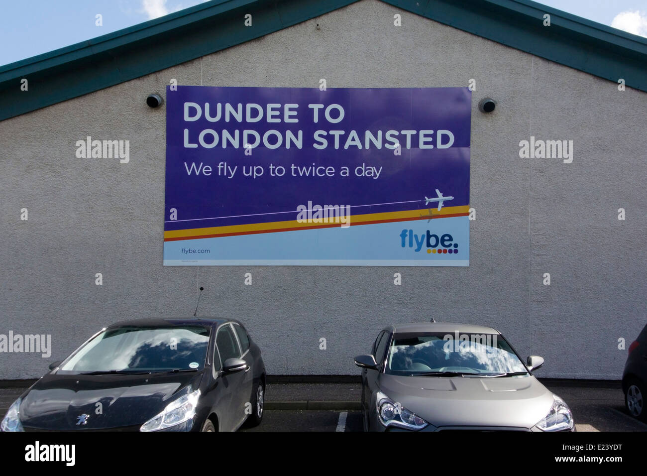 Flybe Werbung Schild Terminal Gebäude Dundee Airport Riverside Drive Dundee Stockfoto