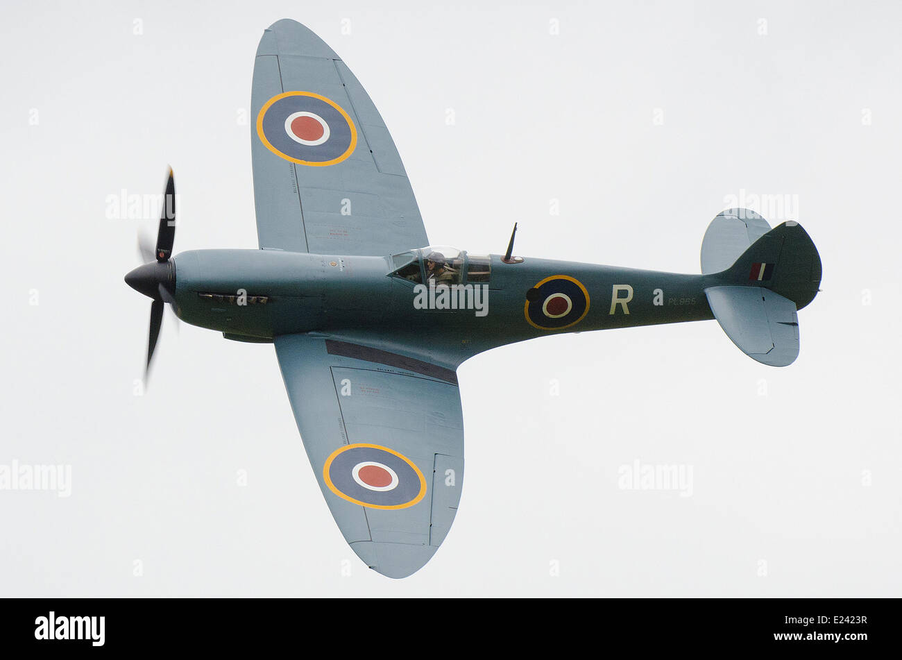 Spitfire fliegt beim Boys Toys Event im Hylands Park. Supermarine Spitfire PR11 Stockfoto