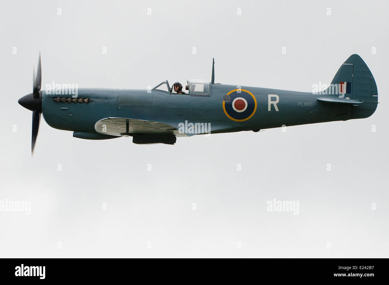 Spitfire fliegt beim Boys Toys Event im Hylands Park. Supermarine Spitfire PR11 Stockfoto