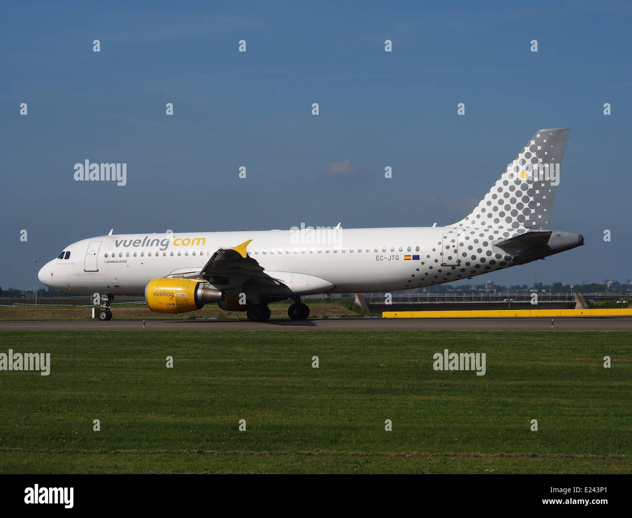 EC-JTQ, ein Airbus A318-321, der von Vueling Airlines betrieben wird ...