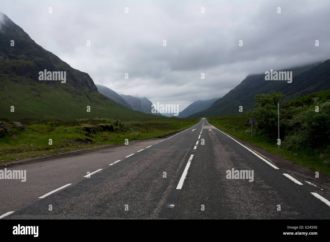 Straße in Glencoe in den schottischen Highlands. Stockfoto