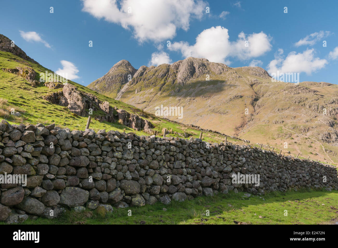 Langdale Pikes aus Oxendale im Sommer, englischen Lake District Stockfoto