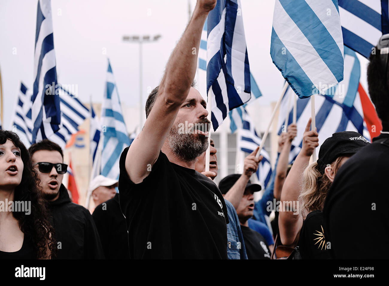 Thessaloniki, Griechenland. 16. Juni 2014. Golden Dawn rechtsextreme Partei Anhänger während einer Demonstration in Thessaloniki, 16. Juni, Griechenland 2014 Credit: Giannis Papanikos/Alamy Live News Stockfoto