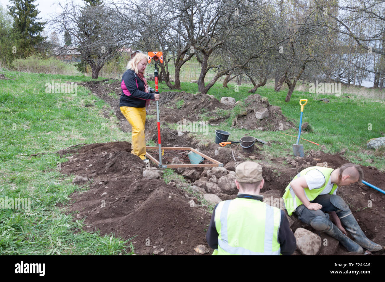 Archäologen Graben auf einer Steinzeit-Website Stockfoto
