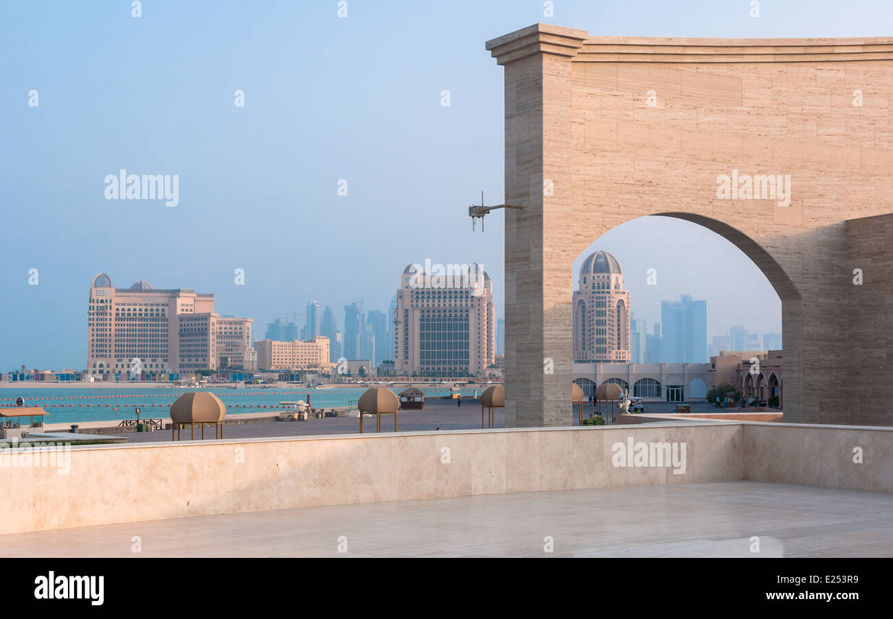 Skyline von West Bay von Katara Amphitheater - Doha, Katar Stockfoto