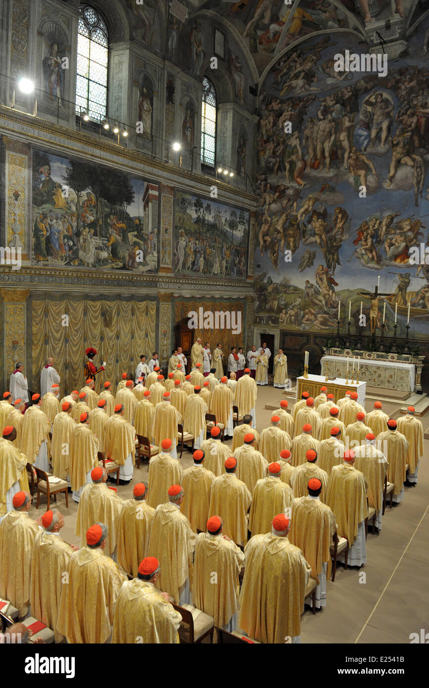 Bergoglio an seine erste Messe mit Kardinälen als Papst Francis in der Sixtinischen Kapelle im Vatikan wo: Vatikanstadt, Heilige Stuhl (Vatikanstadt) Wann: 14. März 2013 Stockfoto