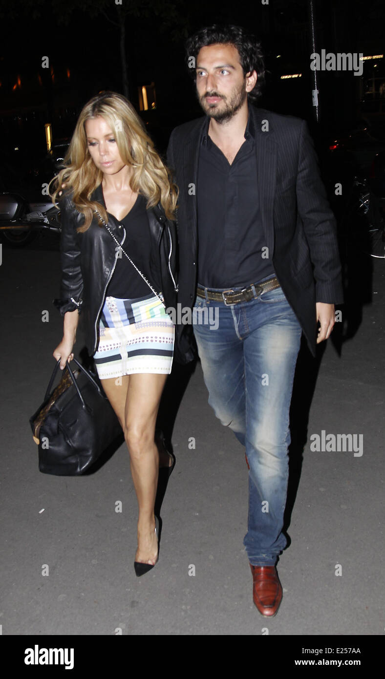 Sylvie van der Vaart und Freund Guillaume Zarka auf Pont Alexandre III