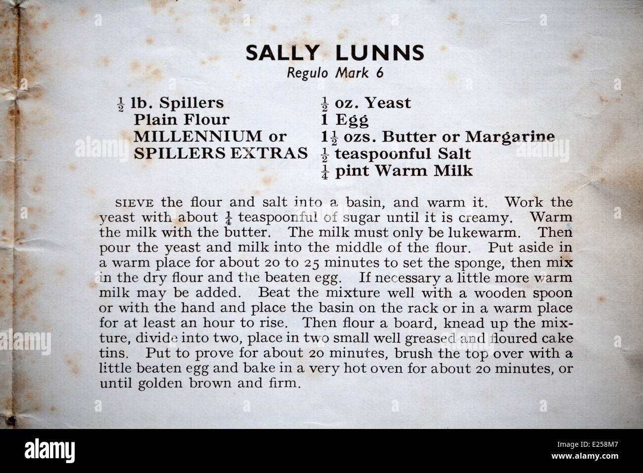 Rezept-Seiten aus alten Kochbuch für "Sally Lunns" Stockfoto