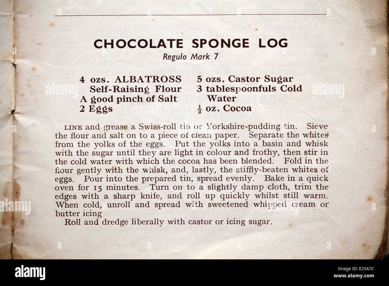 Rezept aus alten Kochbuch für "Schokolade Schwamm Log" Stockfoto