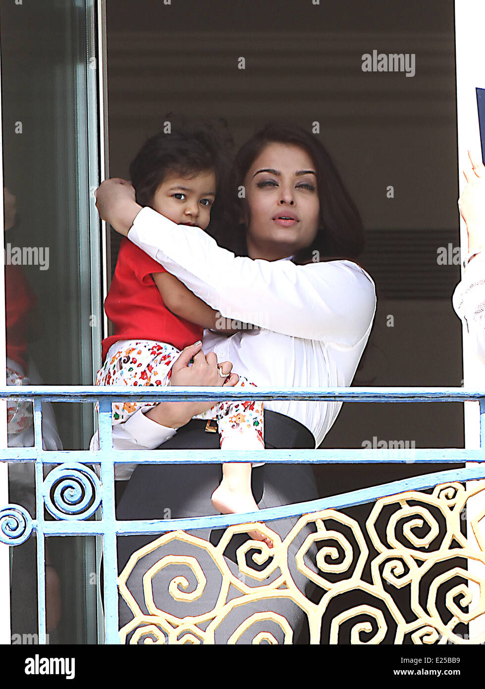 Aishwarya Rai And Her Baby Daughter Stockfotos Aishwarya