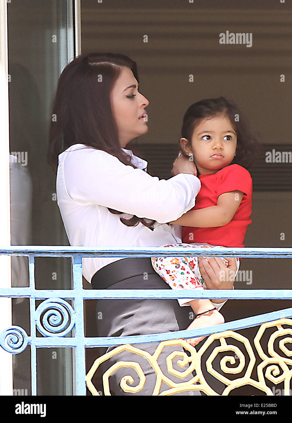 Aishwarya Rai Und Ihre Kleine Tochter Aaradhya Bei Martinez